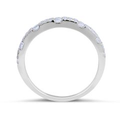 18 Karat White Gold Classic modern Style Diamond Wedding Band