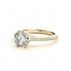 Vintage Style Round Cut Diamond Ring With Six Claws Set Centre Stone. in 18K Yellow